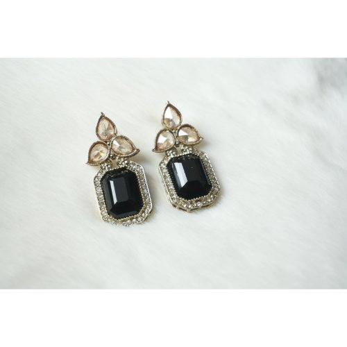 1z9Q_dlhKNRB4jgMGLgbugjZgUdtJlZxy.jpg Black Tear Drop Golden Earrings